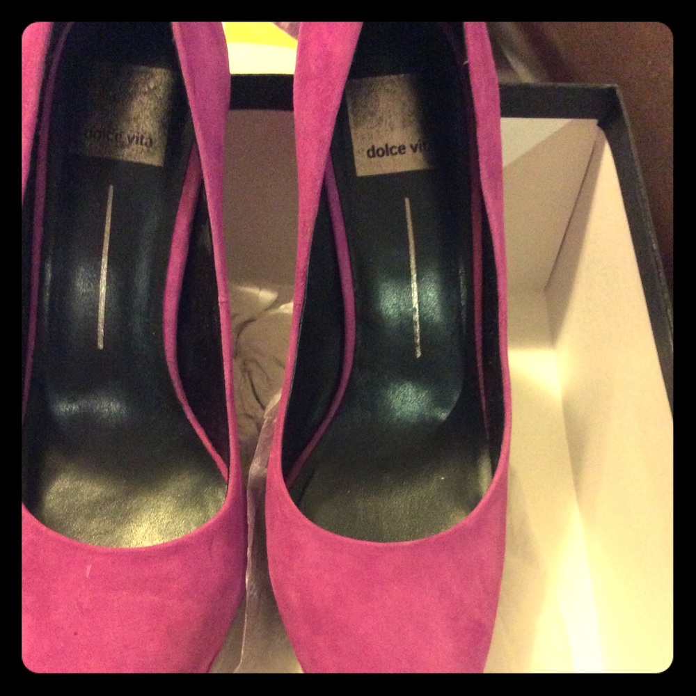 Once worn hot pumps